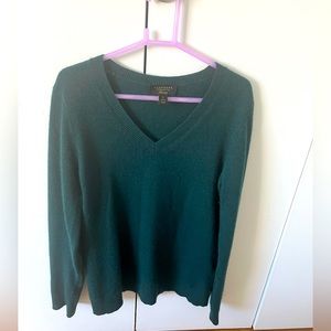 Cashmere dark green sweater in good condition